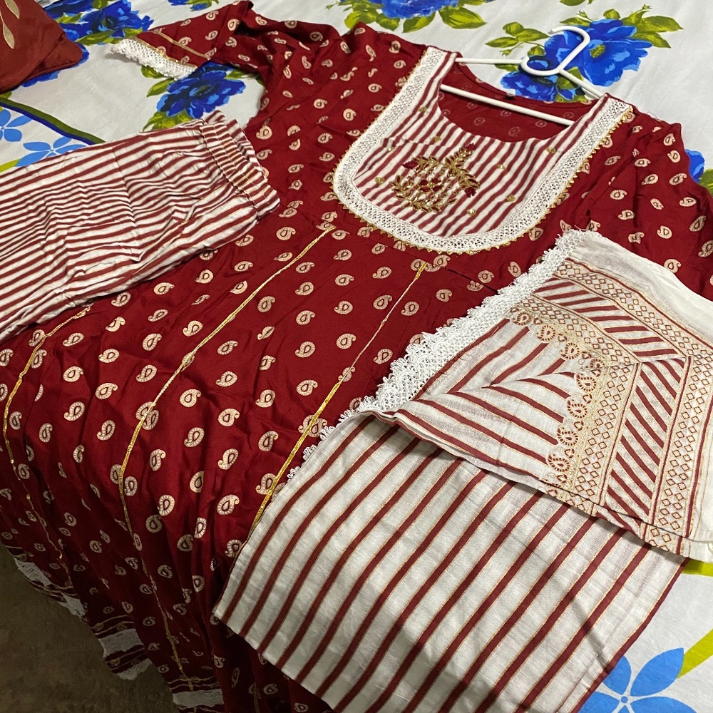 Brand New Indian long Fock ,with bottom pants and scarf/duppatta.